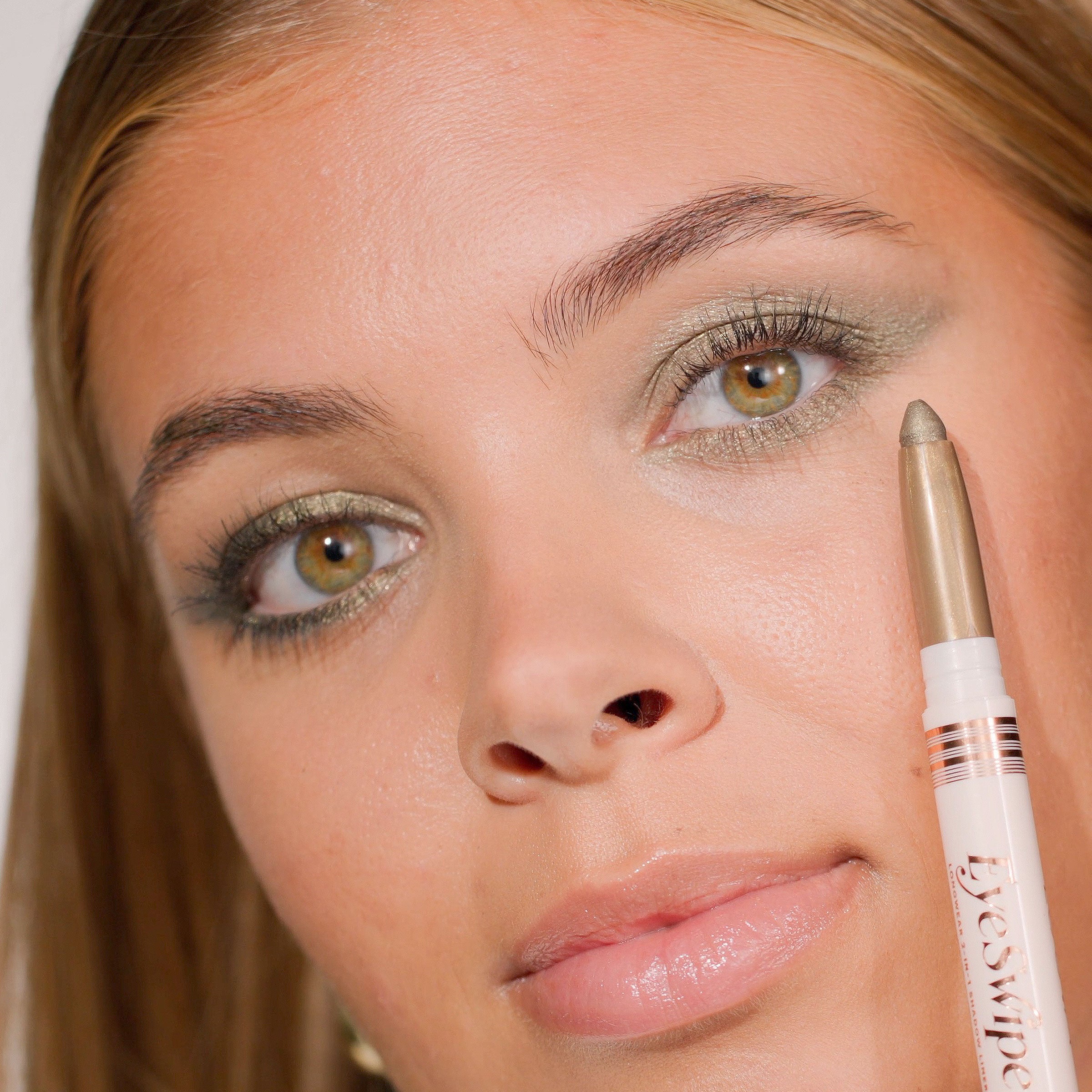 Eye Swipe Longwear 2-in-1 Shadow Liner (Greek Olive)