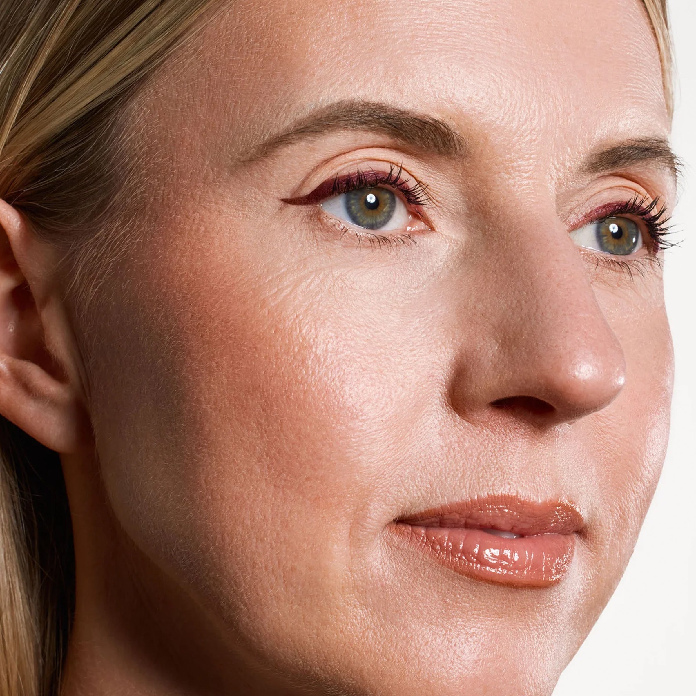 Velvet Love Eyeliner Pencil (Perfect Bordeaux)