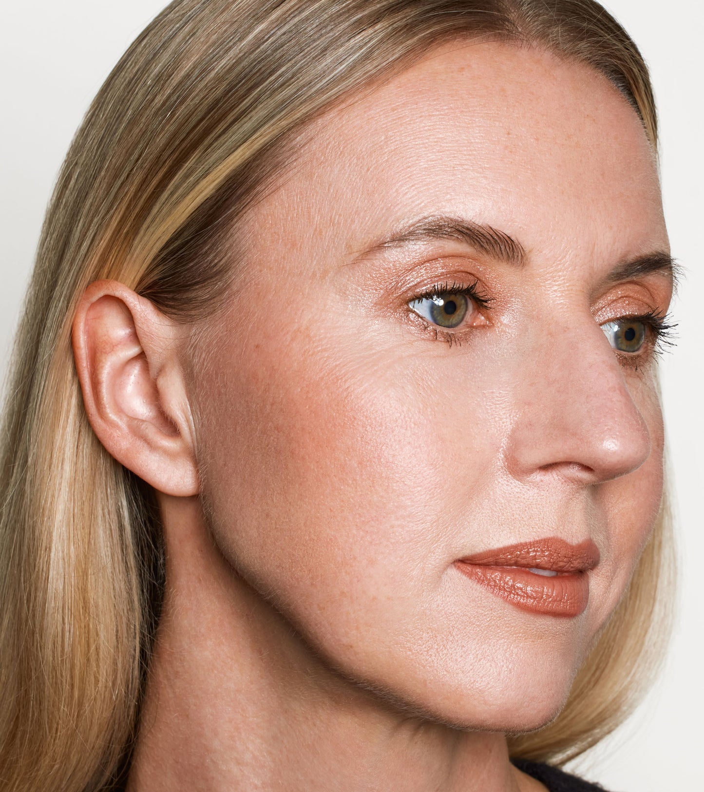 Eye Swipe Longwear 2-in-1 Shadow Liner (Happy Heather) Expanded Image 2