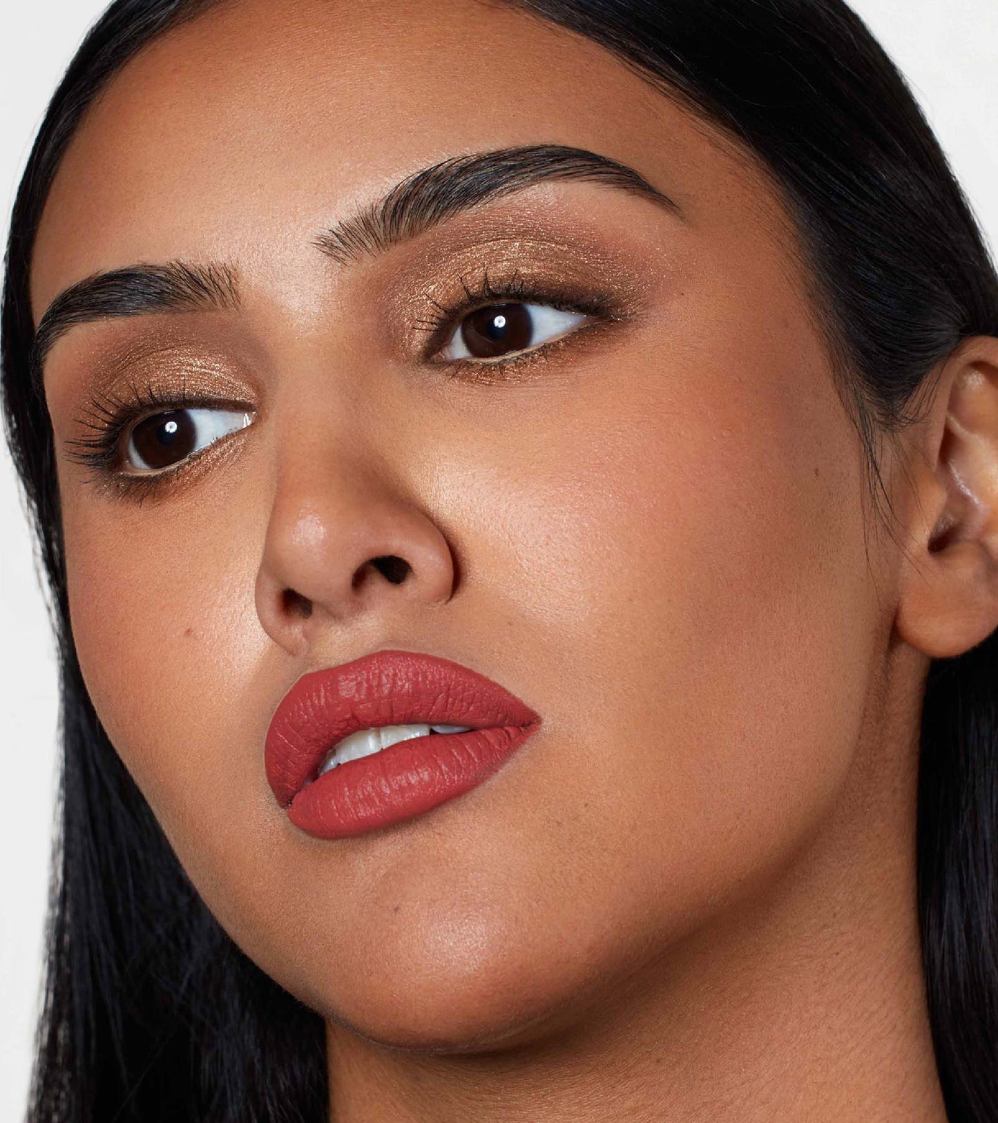 Velvet Love Matte Hyaluronic Long-Lasting Lipstick (Saskia) Expanded Image 4