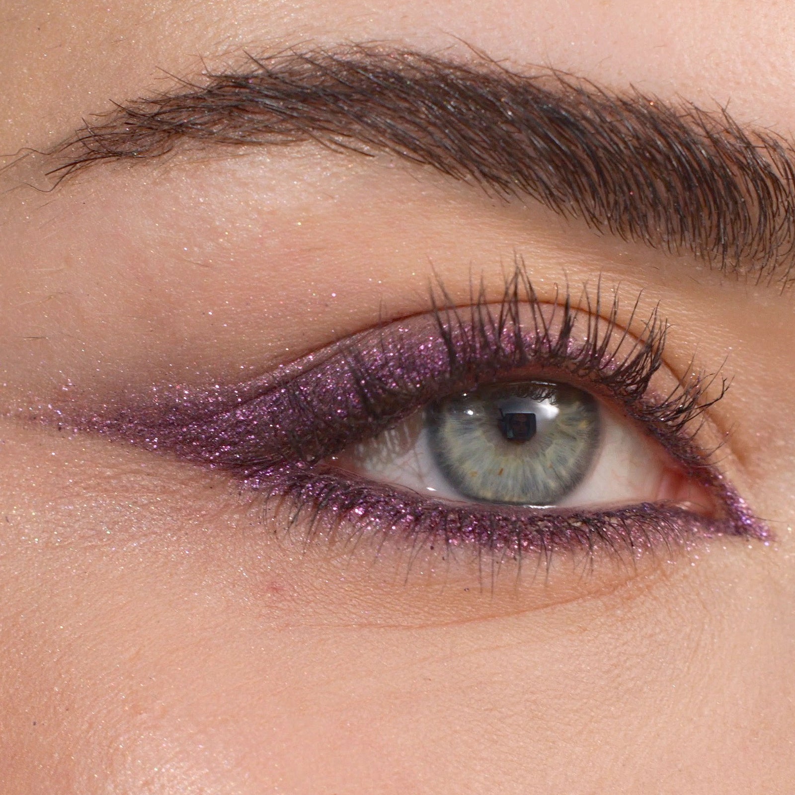 Velvet Love Eyeliner Pencil (Metallic Amethyst)
