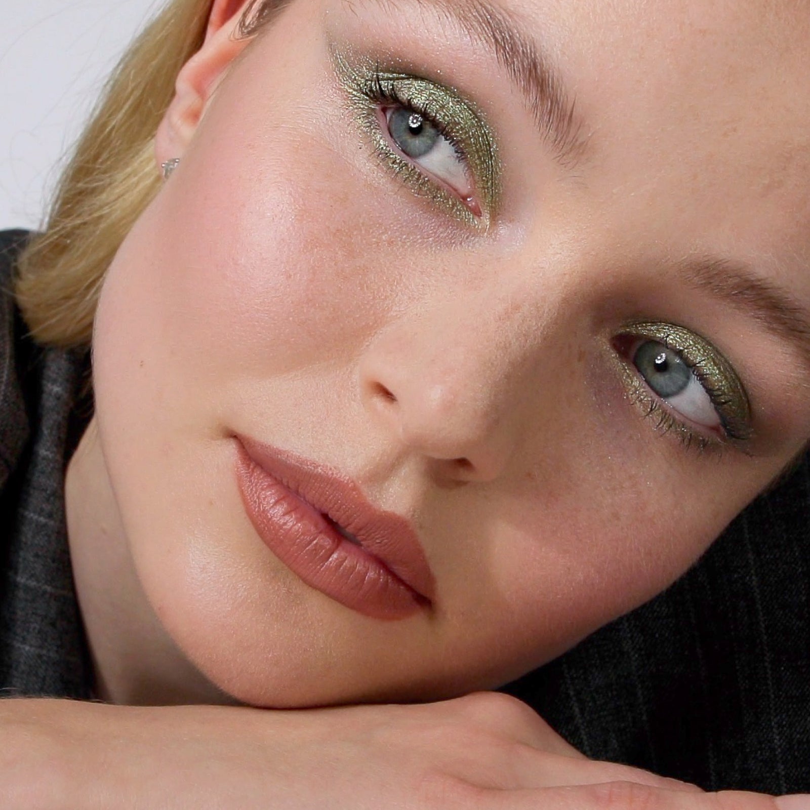 Velvet Love Eyeliner Pencil (Metallic Lime Quartz)