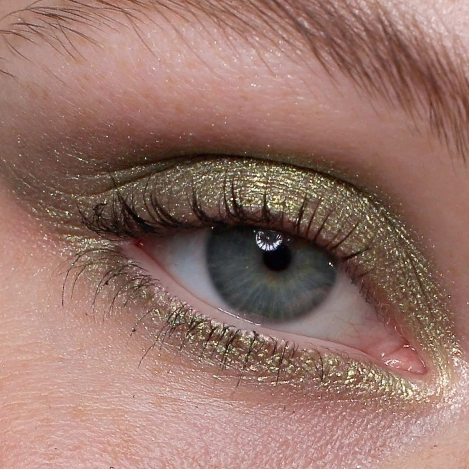 Velvet Love Eyeliner Pencil (Metallic Lime Quartz)